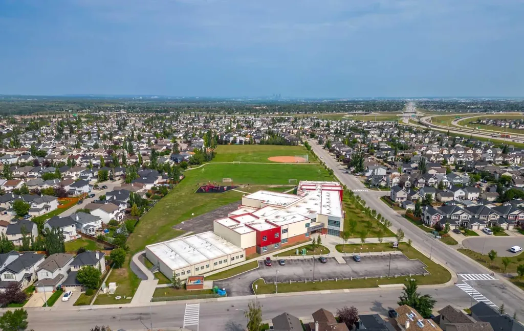 16 Cranarch Grove SE Calgary AB T3M 0V5