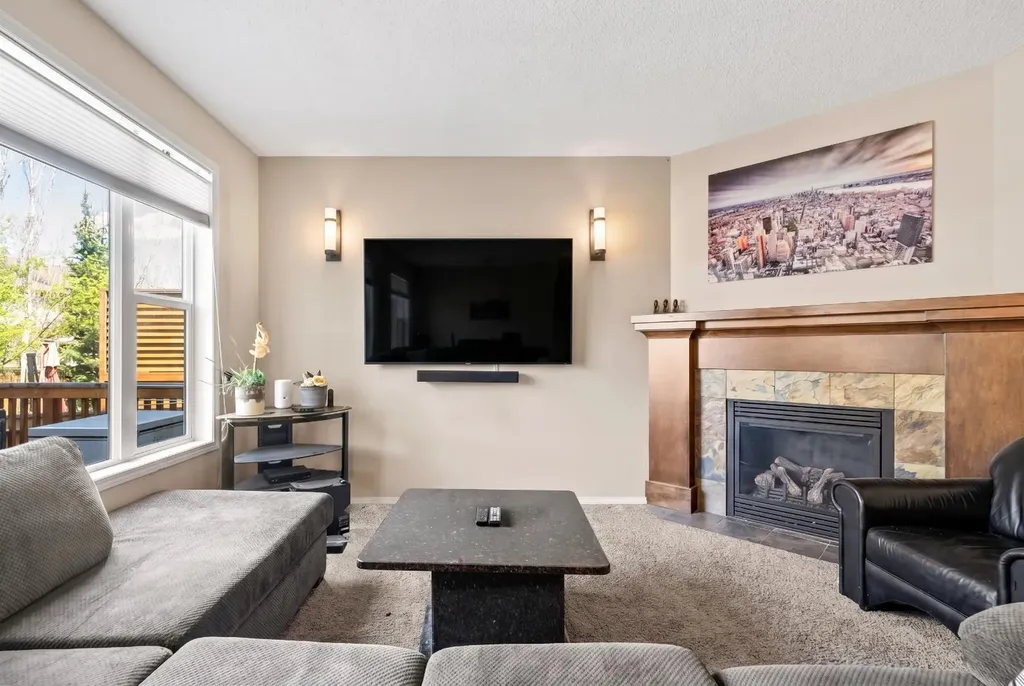 16 Cranarch Grove SE Calgary AB T3M 0V5
