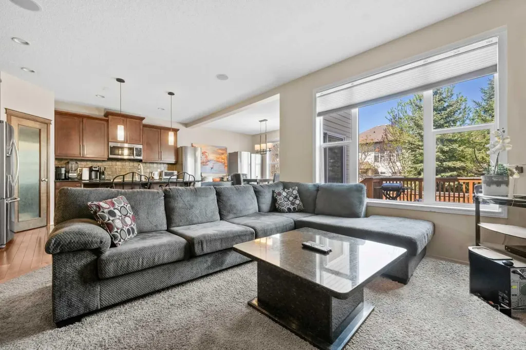 16 Cranarch Grove SE Calgary AB T3M 0V5