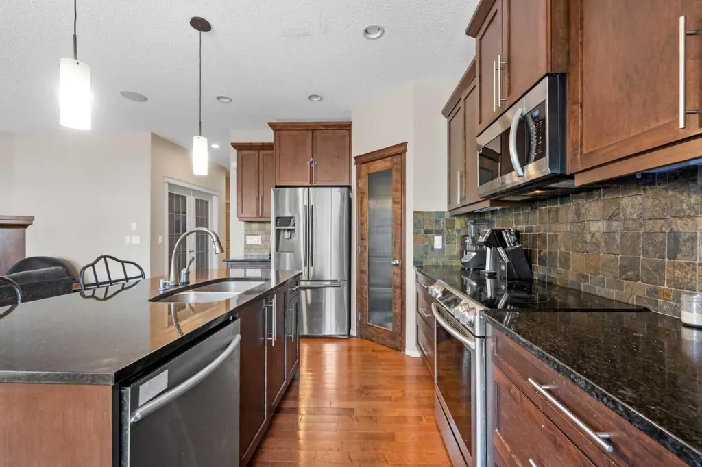 16 Cranarch Grove SE Calgary AB T3M 0V5