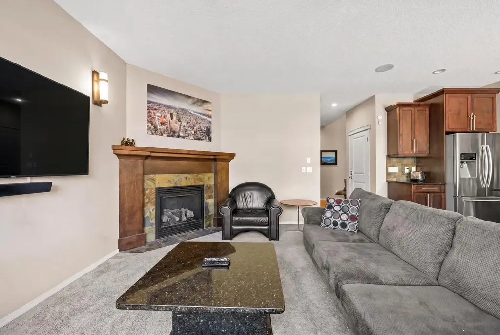 16 Cranarch Grove SE Calgary AB T3M 0V5
