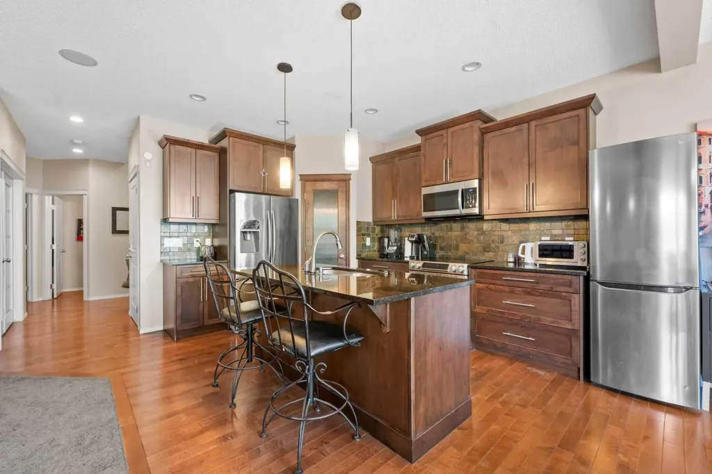 16 Cranarch Grove SE Calgary AB T3M 0V5