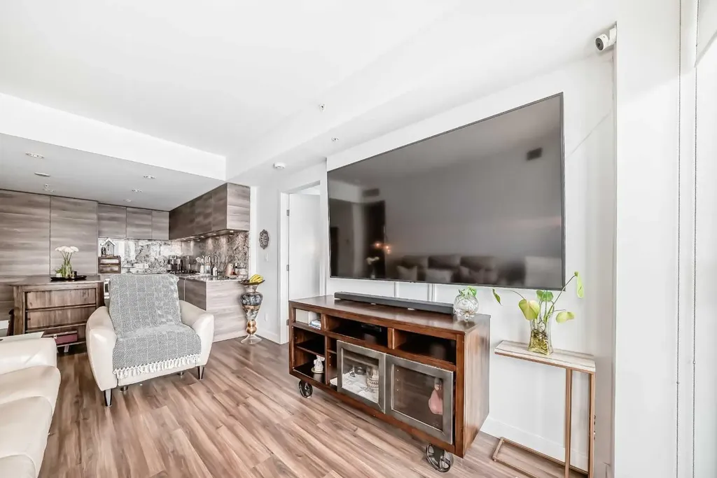 310 12 Avenue SW Calgary AB T2R 1B5