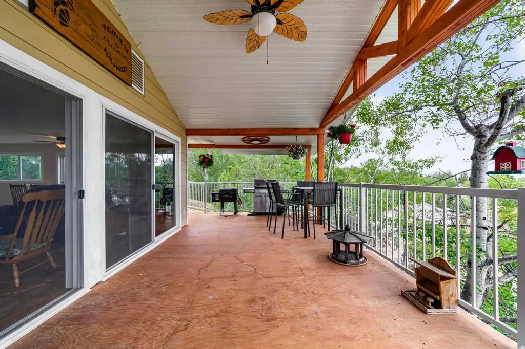 325 Minnewaukan Road Tillicum Beach AB T4V 2m9