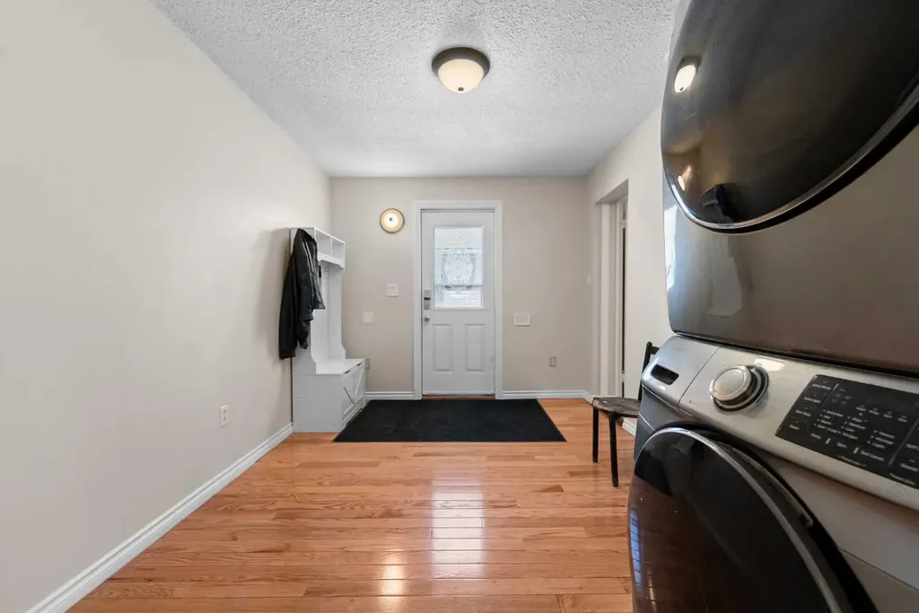 325 Minnewaukan Road Tillicum Beach AB T4V 2m9