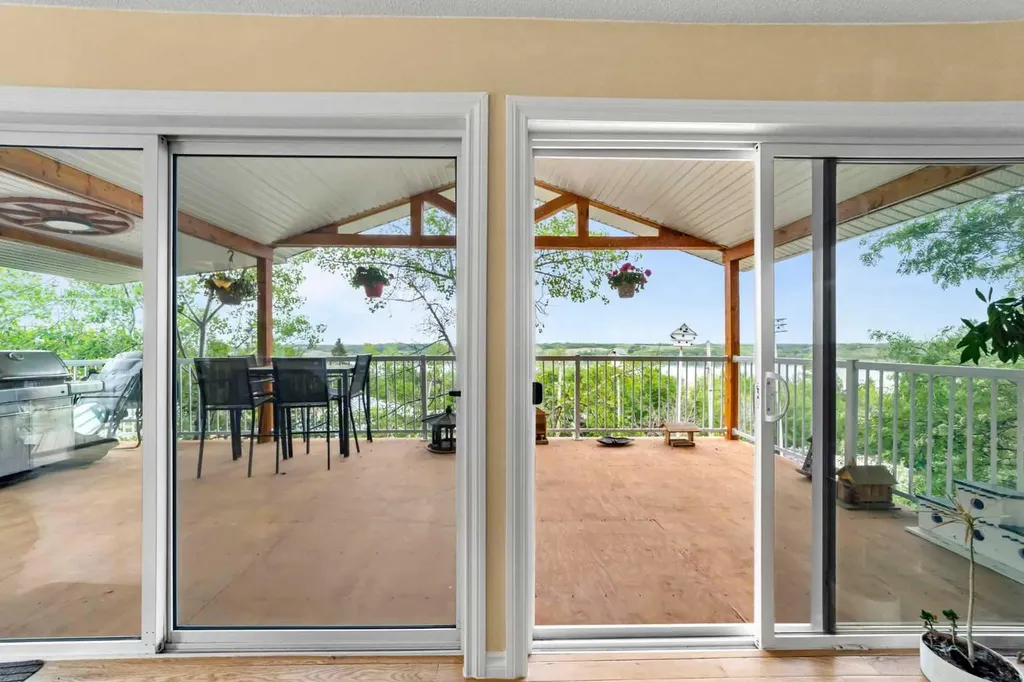 325 Minnewaukan Road Tillicum Beach AB T4V 2m9