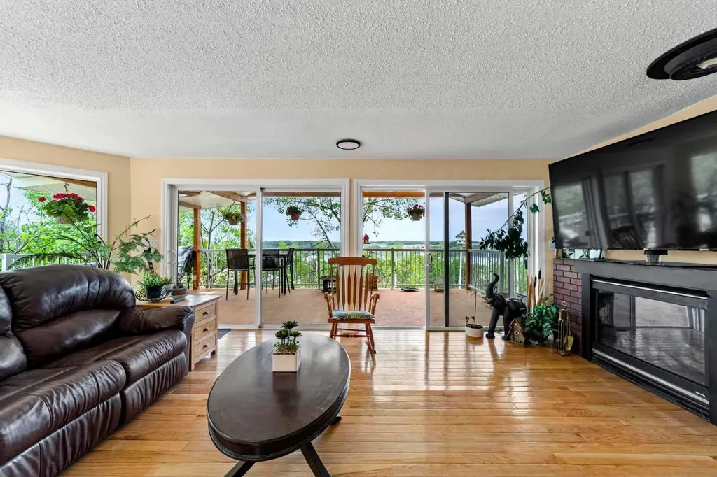 325 Minnewaukan Road Tillicum Beach AB T4V 2m9