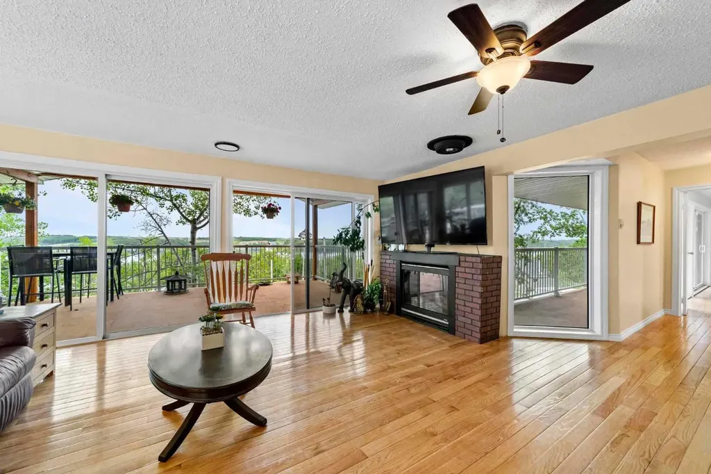 325 Minnewaukan Road Tillicum Beach AB T4V 2m9