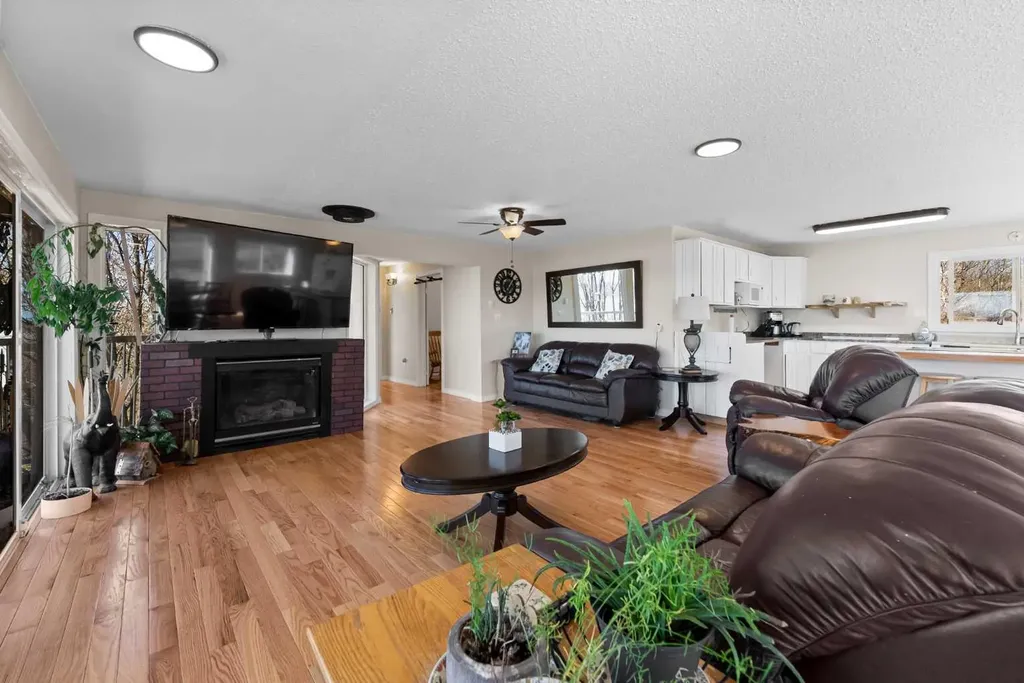 325 Minnewaukan Road Tillicum Beach AB T4V 2m9