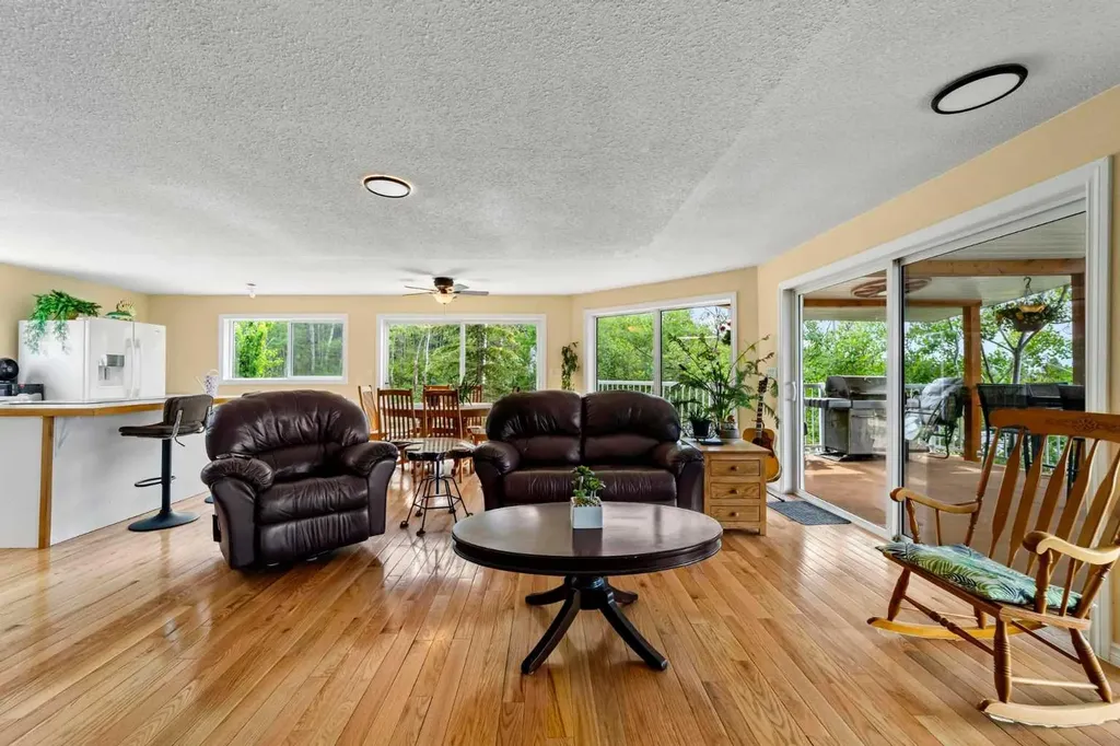 325 Minnewaukan Road Tillicum Beach AB T4V 2m9