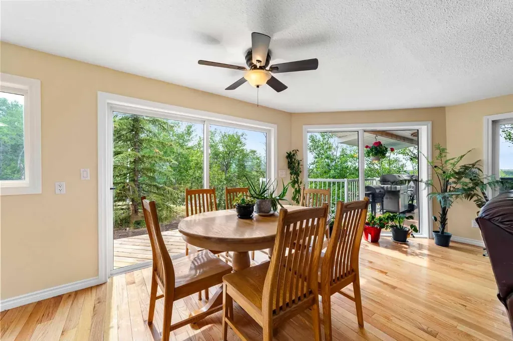325 Minnewaukan Road Tillicum Beach AB T4V 2m9
