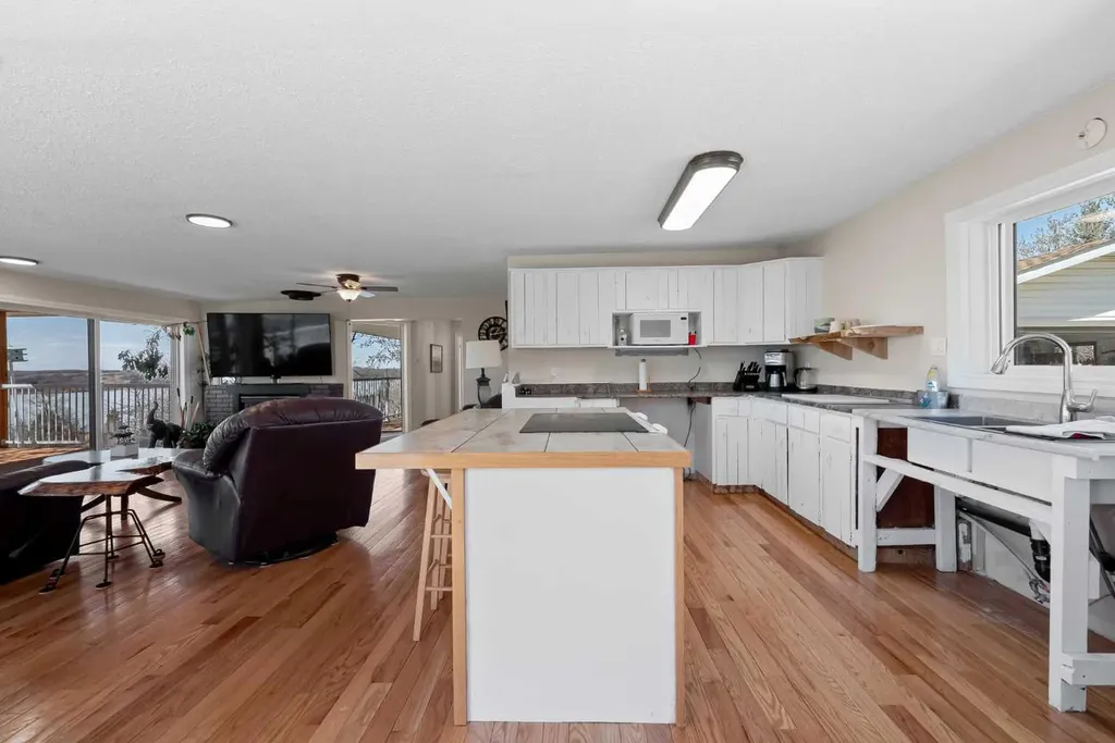 325 Minnewaukan Road Tillicum Beach AB T4V 2m9