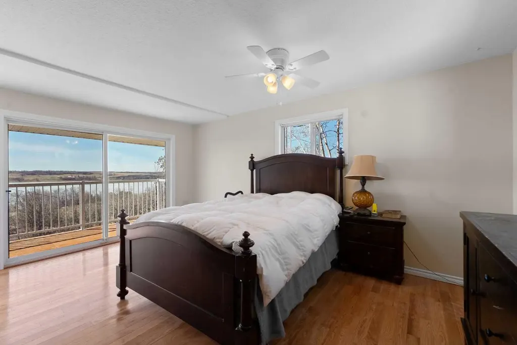 325 Minnewaukan Road Tillicum Beach AB T4V 2m9