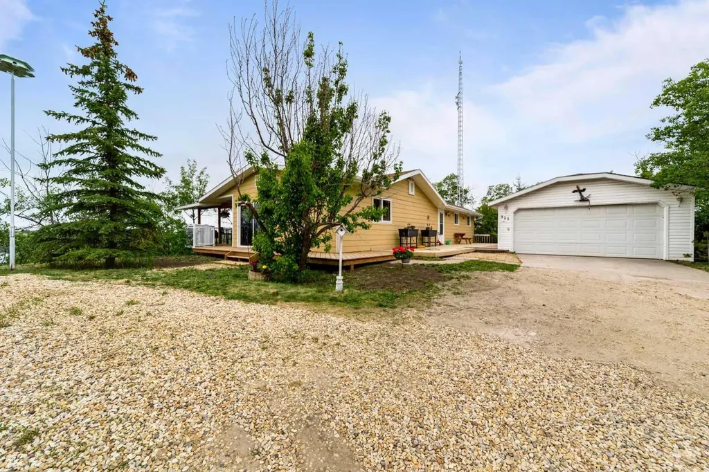 325 Minnewaukan Road Tillicum Beach AB T4V 2m9