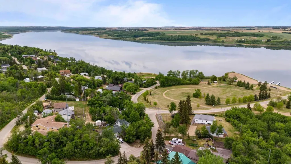 325 Minnewaukan Road Tillicum Beach AB T4V 2m9