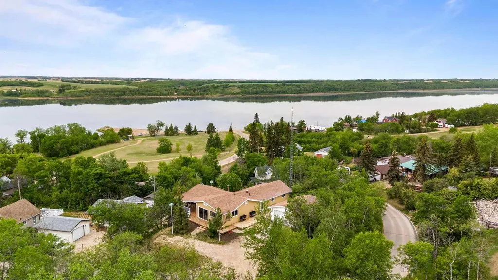 325 Minnewaukan Road Tillicum Beach AB T4V 2m9