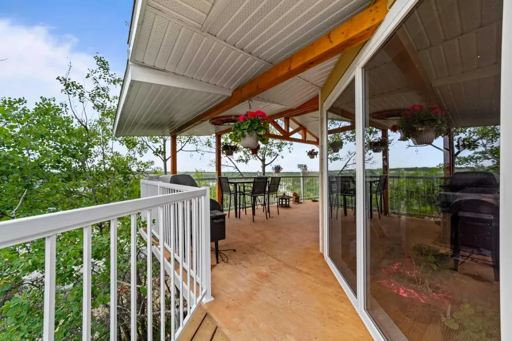 325 Minnewaukan Road Tillicum Beach AB T4V 2m9