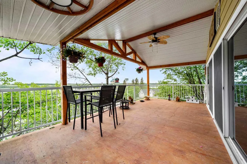 325 Minnewaukan Road Tillicum Beach AB T4V 2m9