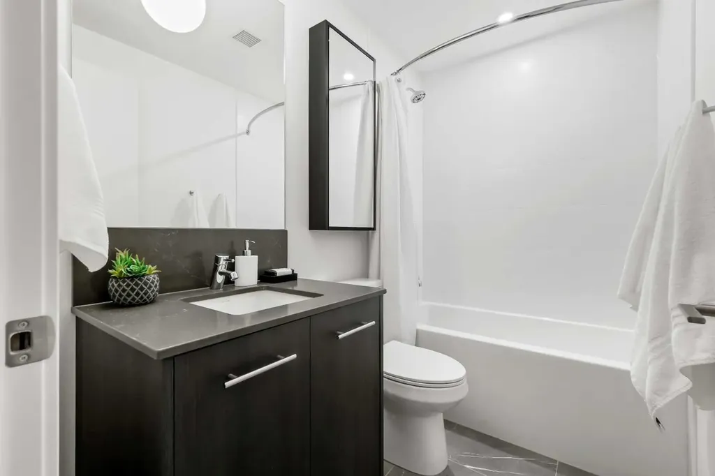 730 2 Avenue SW Calgary AB T2P 1R8
