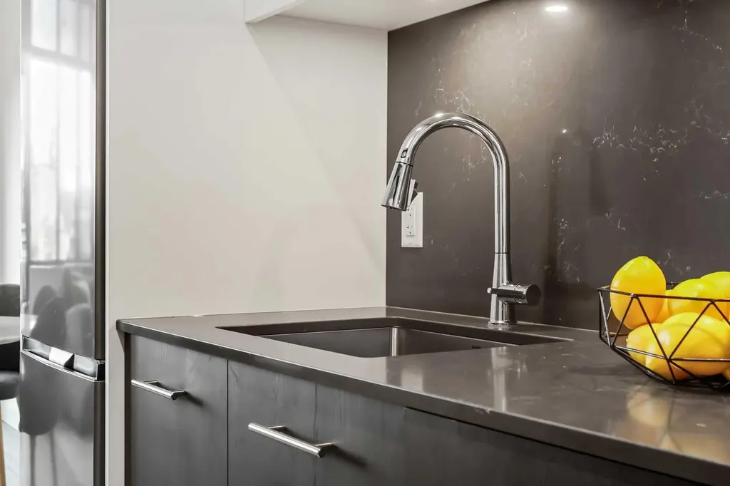 730 2 Avenue SW Calgary AB T2P 1R8