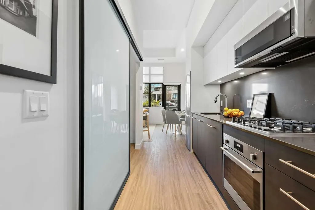 730 2 Avenue SW Calgary AB T2P 1R8