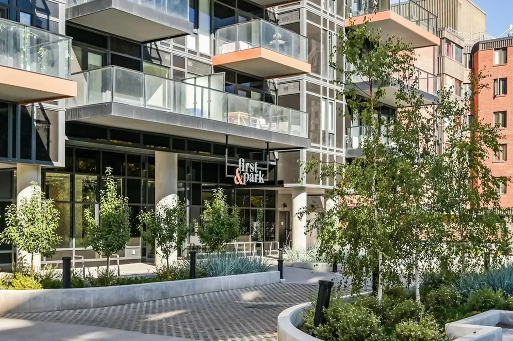 730 2 Avenue SW Calgary AB T2P 1R8