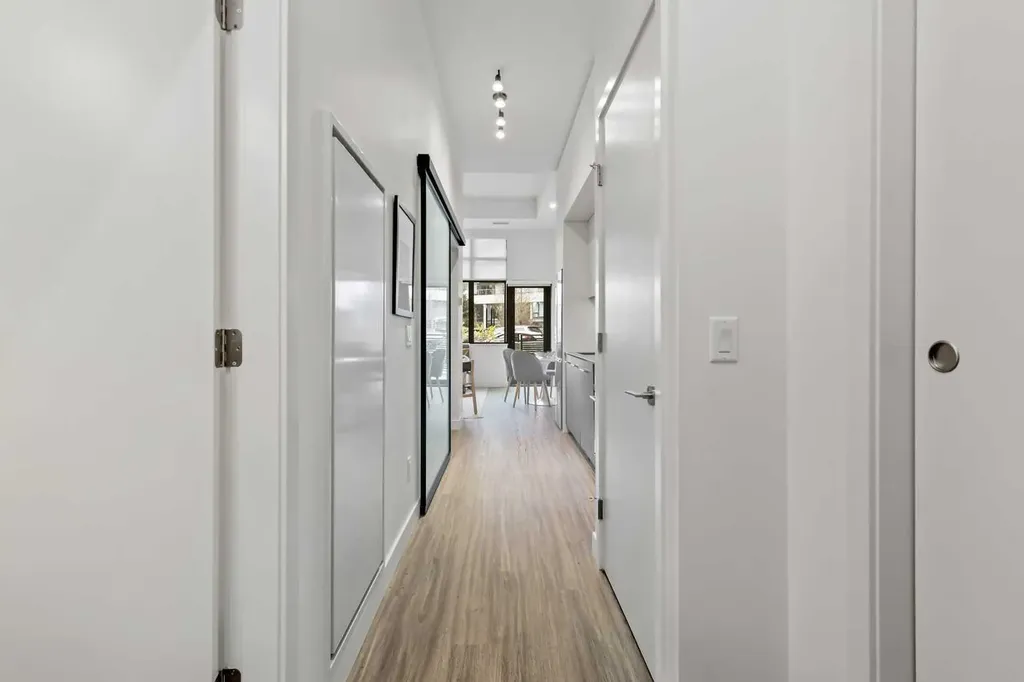 730 2 Avenue SW Calgary AB T2P 1R8