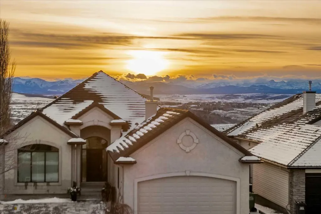 255 Gleneagles View Cochrane AB T4C 2H5