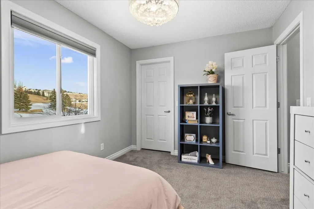 255 Gleneagles View Cochrane AB T4C 2H5
