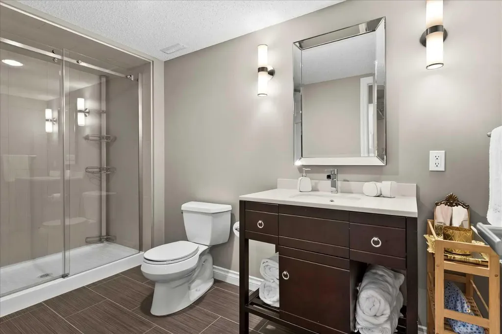 255 Gleneagles View Cochrane AB T4C 2H5