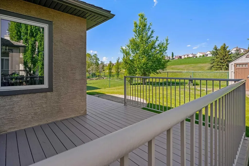 255 Gleneagles View Cochrane AB T4C 2H5
