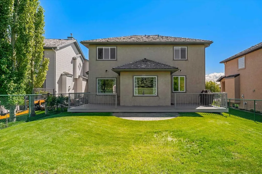 255 Gleneagles View Cochrane AB T4C 2H5