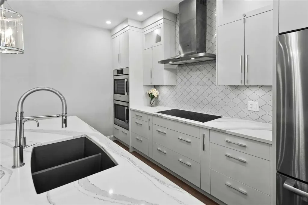 255 Gleneagles View Cochrane AB T4C 2H5