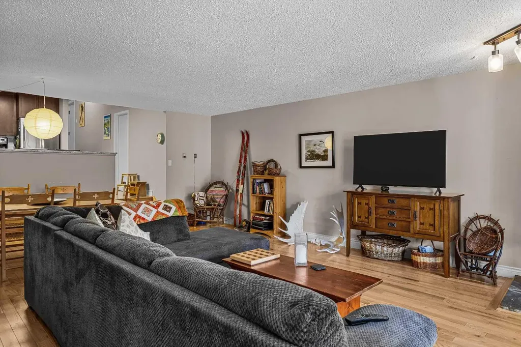 413 Marten Street Banff AB T1L 1G6