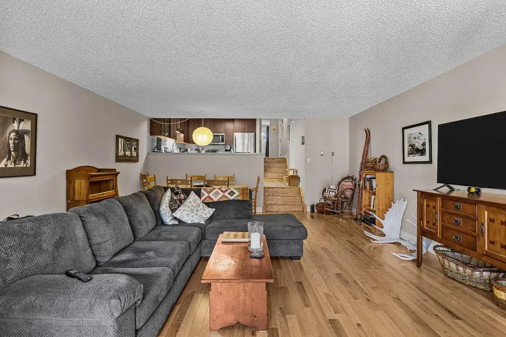 413 Marten Street Banff AB T1L 1G6