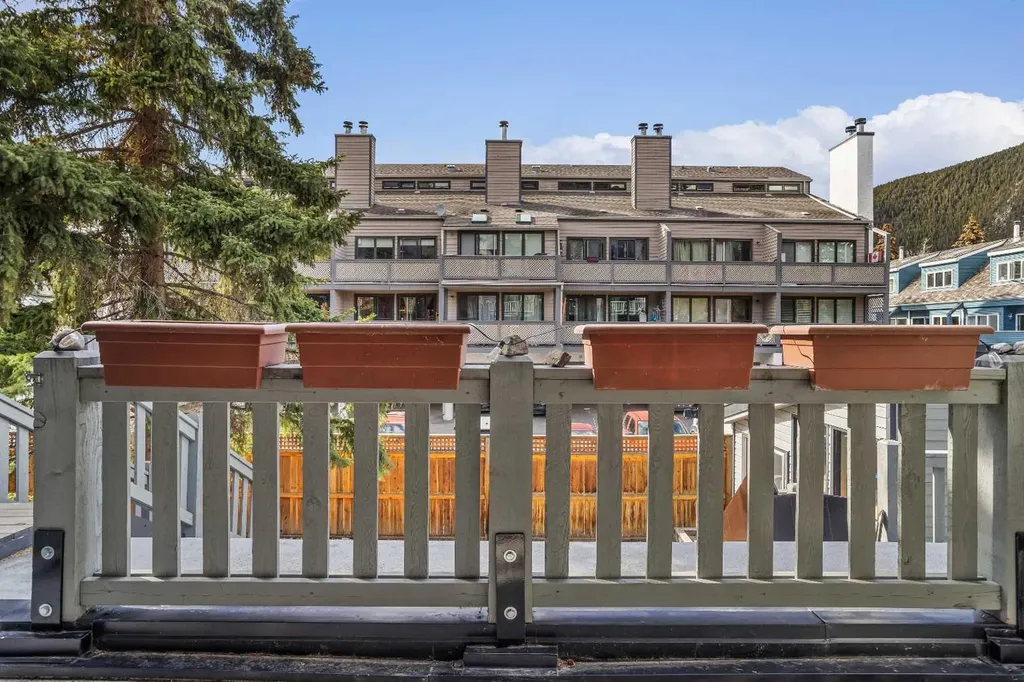 413 Marten Street Banff AB T1L 1G6