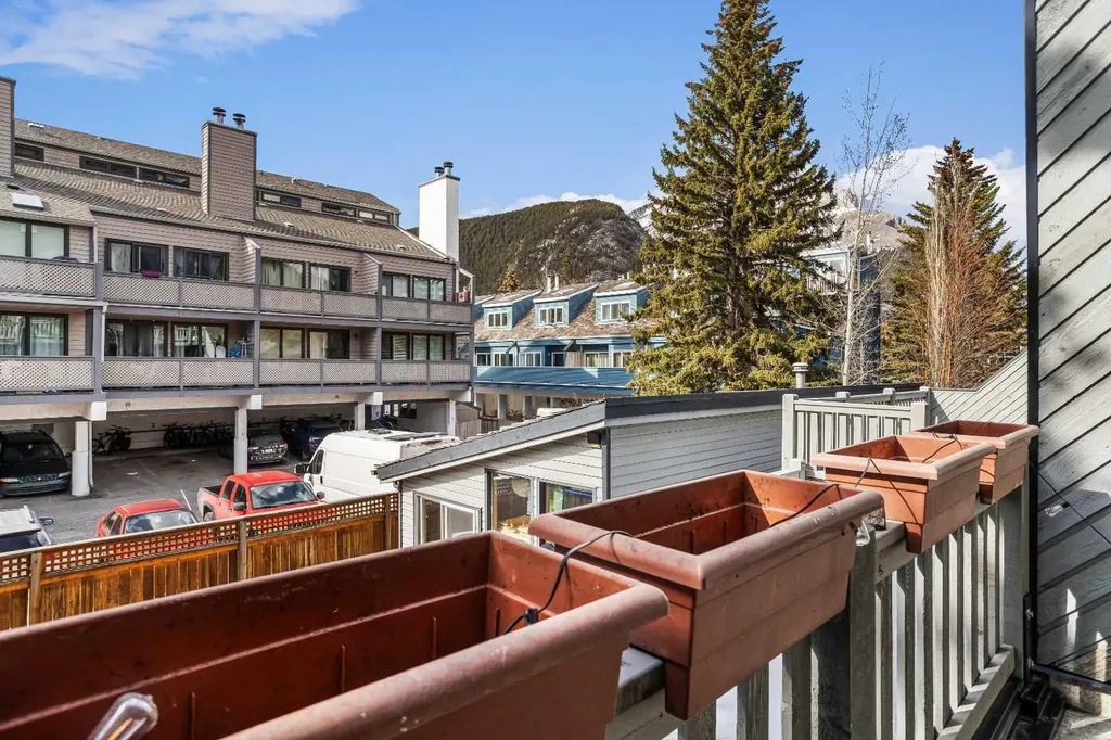 413 Marten Street Banff AB T1L 1G6