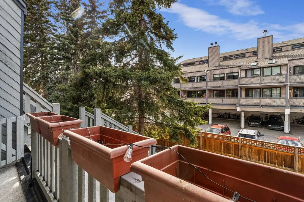 413 Marten Street Banff AB T1L 1G6