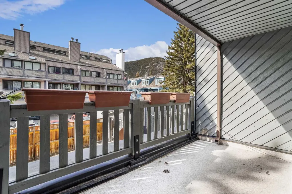 413 Marten Street Banff AB T1L 1G6