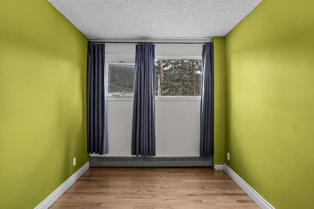 413 Marten Street Banff AB T1L 1G6