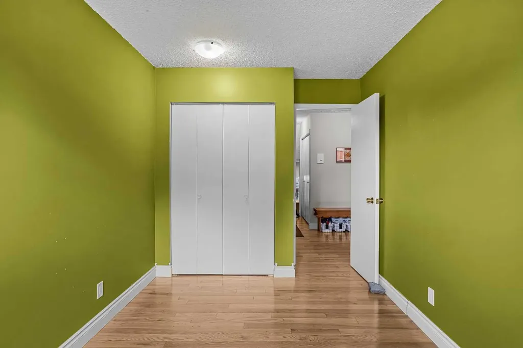 413 Marten Street Banff AB T1L 1G6