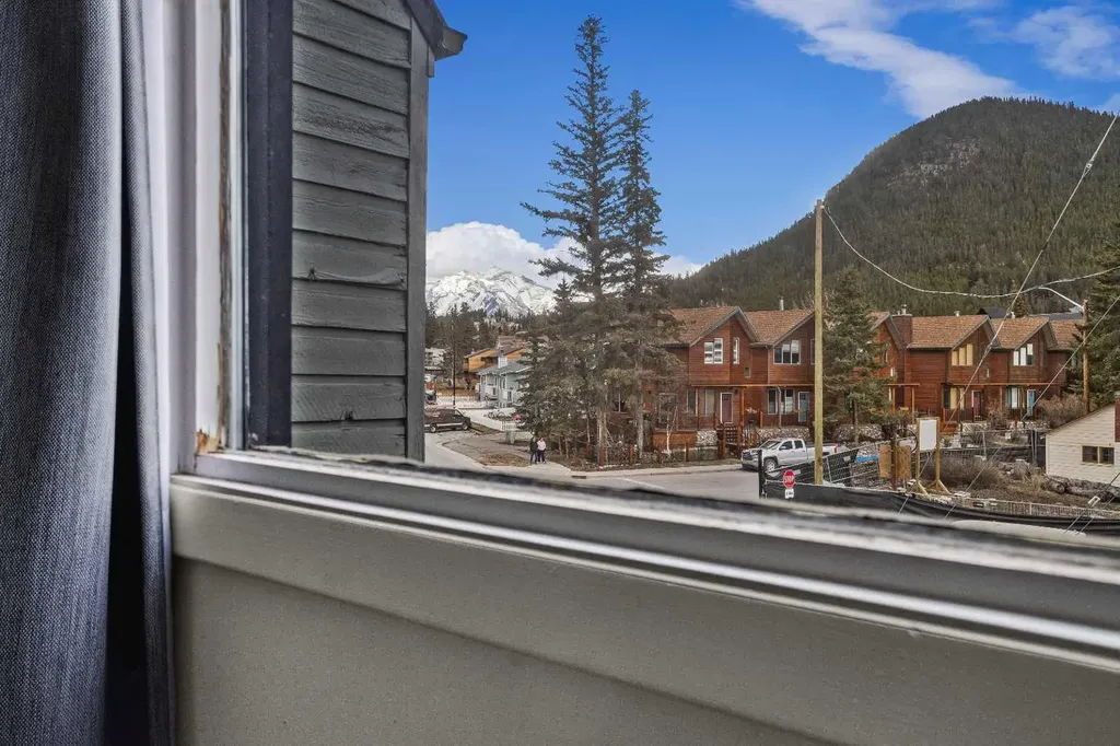 413 Marten Street Banff AB T1L 1G6