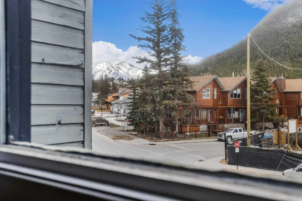 413 Marten Street Banff AB T1L 1G6