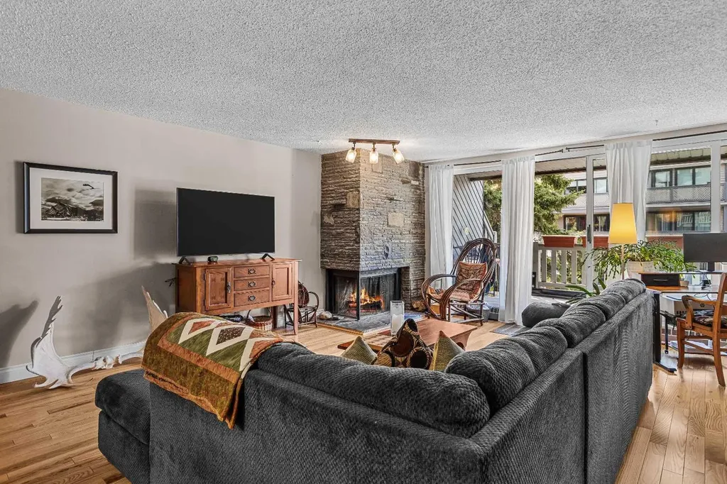 413 Marten Street Banff AB T1L 1G6