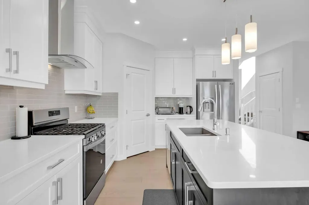 133 Arbour Lake Hill NW Calgary AB T3G 0G9