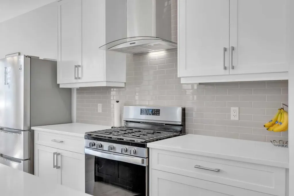 133 Arbour Lake Hill NW Calgary AB T3G 0G9