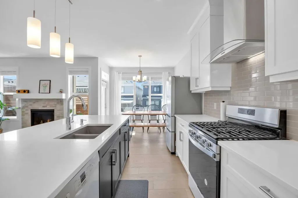 133 Arbour Lake Hill NW Calgary AB T3G 0G9
