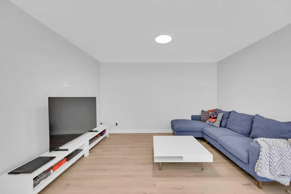 133 Arbour Lake Hill NW Calgary AB T3G 0G9