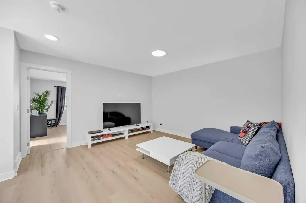 133 Arbour Lake Hill NW Calgary AB T3G 0G9