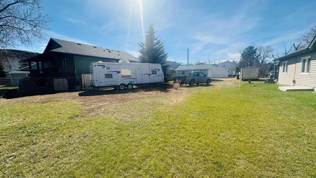 103 24 Street NW Drumheller AB T0J 0Y1